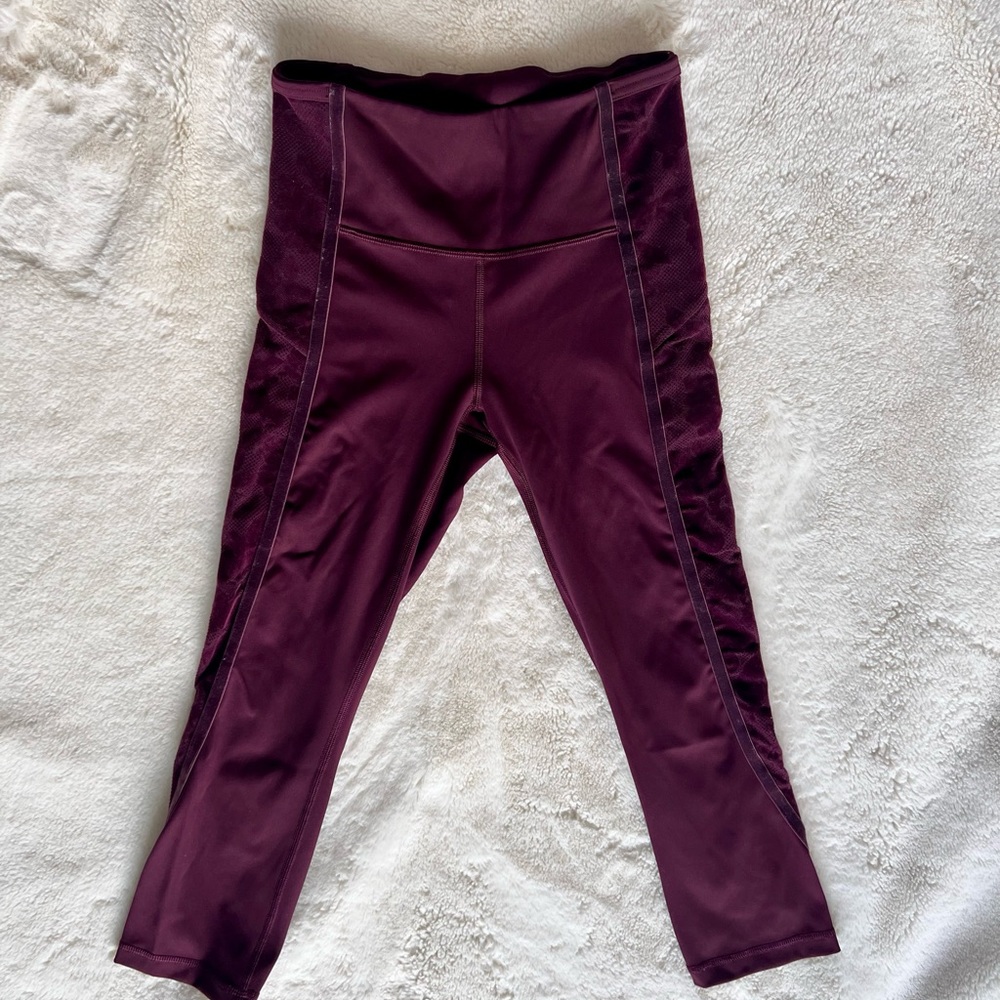 Lulu lemon legging with lace side, size 4, 29”